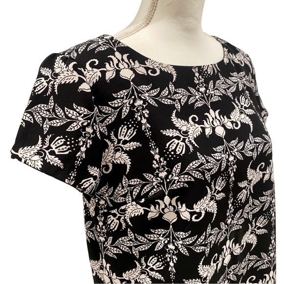 Philosophy Short Sleeve Shift Dress | Black & White Floral (M) - Picture 4 of 11